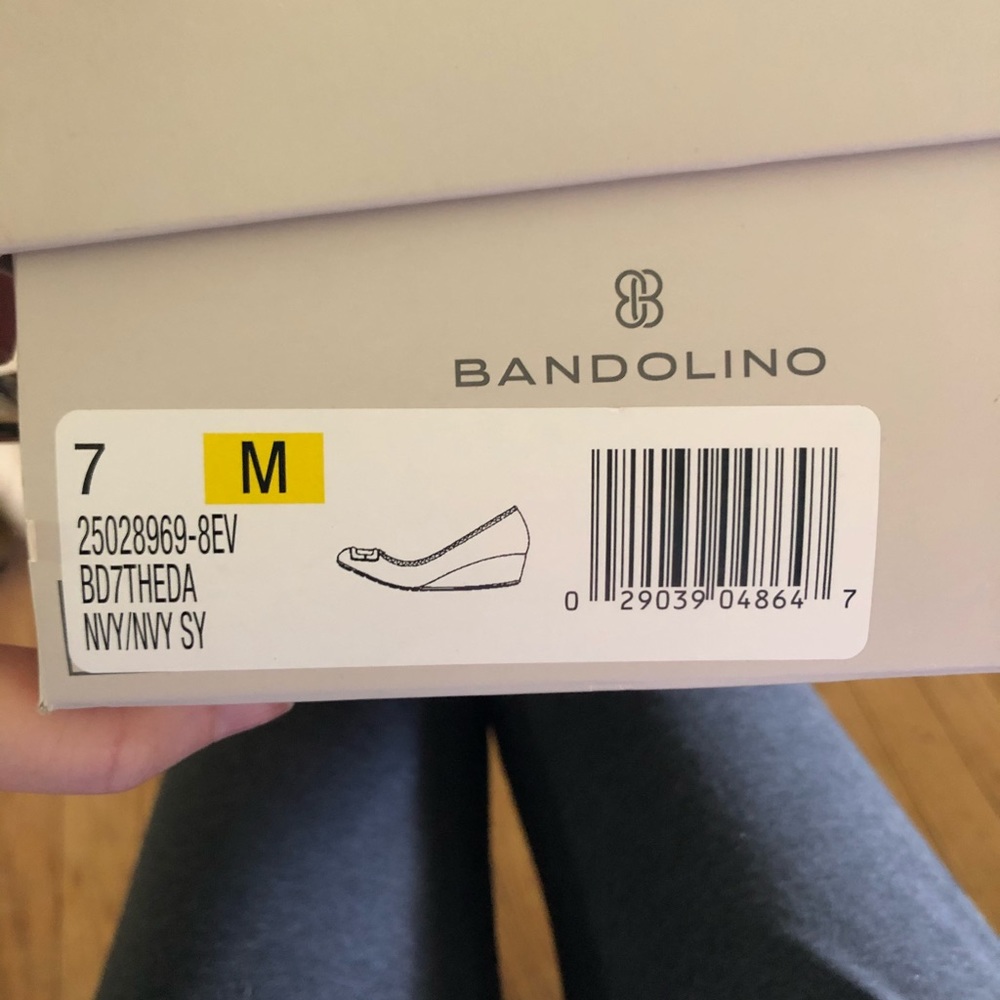 Bandolino navy dress shoes size 7 NIB
